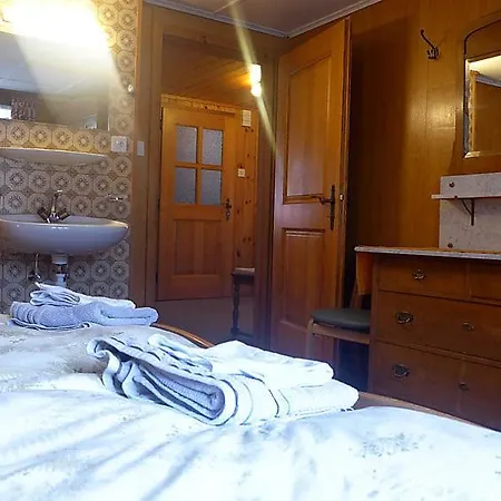 Apartment Sleeps 8 Wifi