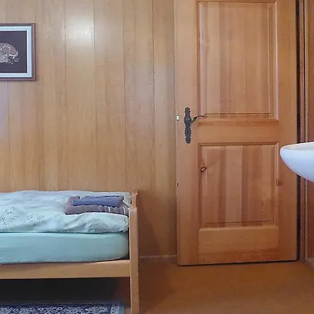Sleeps 8 Wifi Apartment